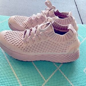NoBull womens sz 7.5 Lilac Running Shoe